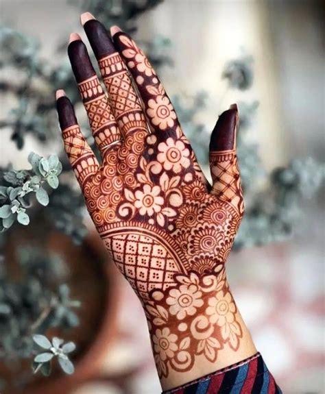 easy henna designs front hand